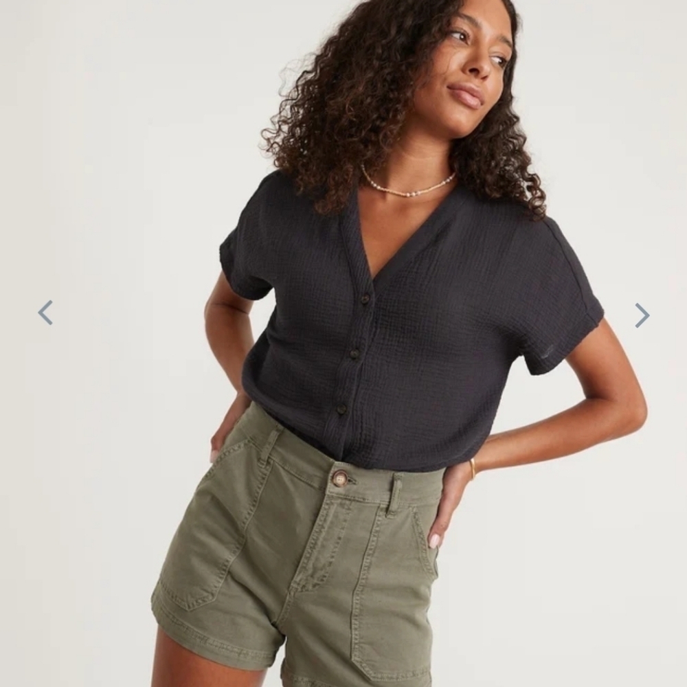 Marine layer Island Short Sleeve Button Down Tunic in Black - Picture 4 of 8